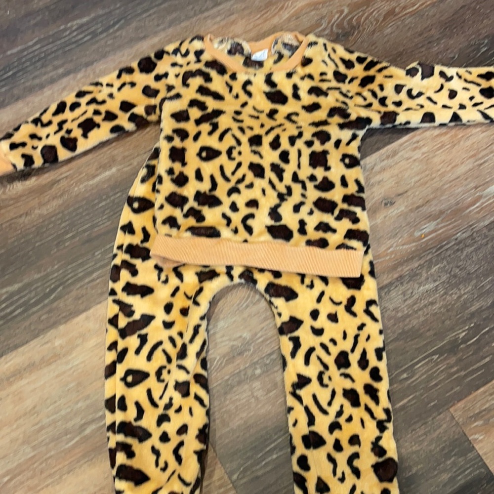 PatPat leopard fleece outfit. Size 18-24 months.